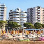 Three Storey With Garden In Lignano Lignano Sabbiadoro