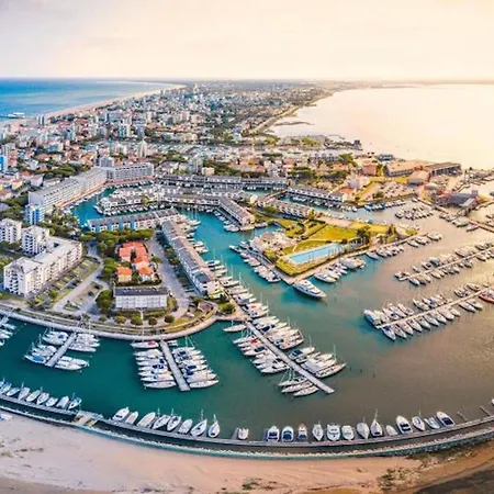 Villa Three Storey With Garden In Lignano *