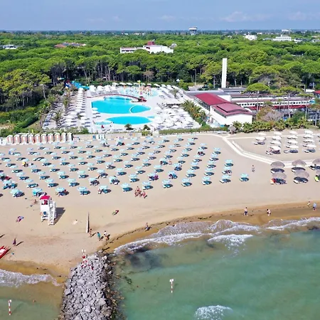 Three Storey With Garden In Lignano Villa