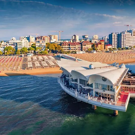 Three Storey With Garden In Lignano Lignano Sabbiadoro