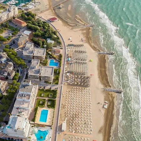 Three Storey With Garden In Lignano