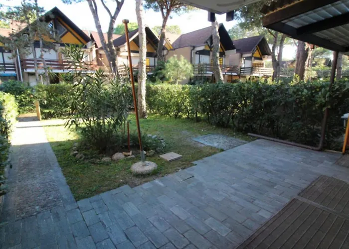Willa Three Storey With Garden In Lignano Lignano Sabbiadoro