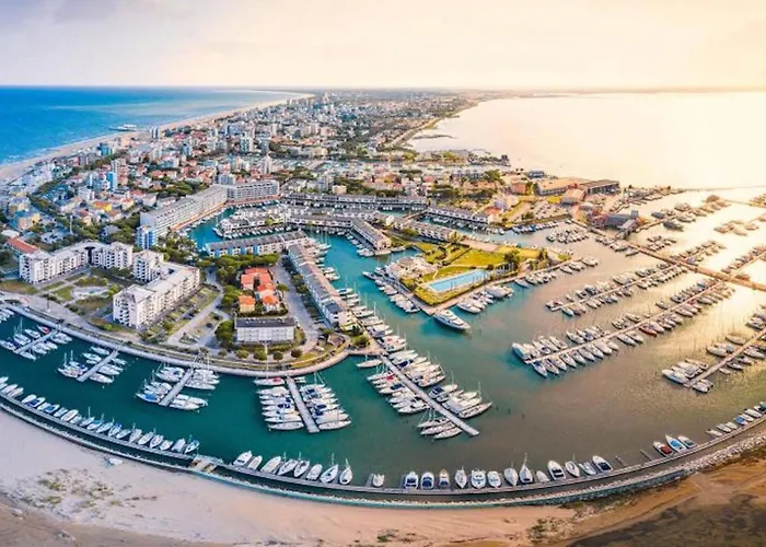 Villa Three Storey With Garden In Lignano *