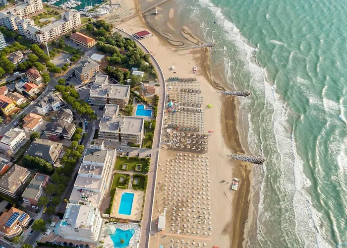 Three Storey With Garden In Lignano